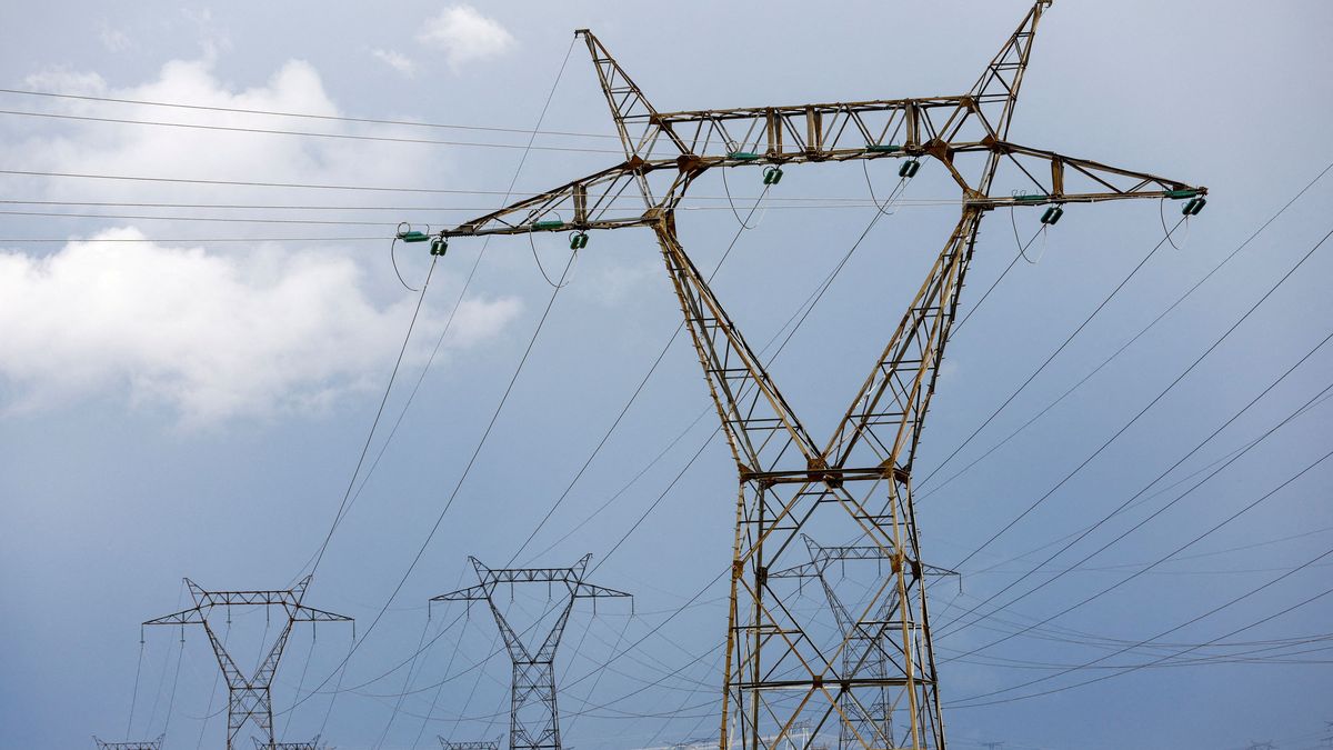 ERÚ sníží regulované ceny elektřiny, lidé si i přesto připlatí